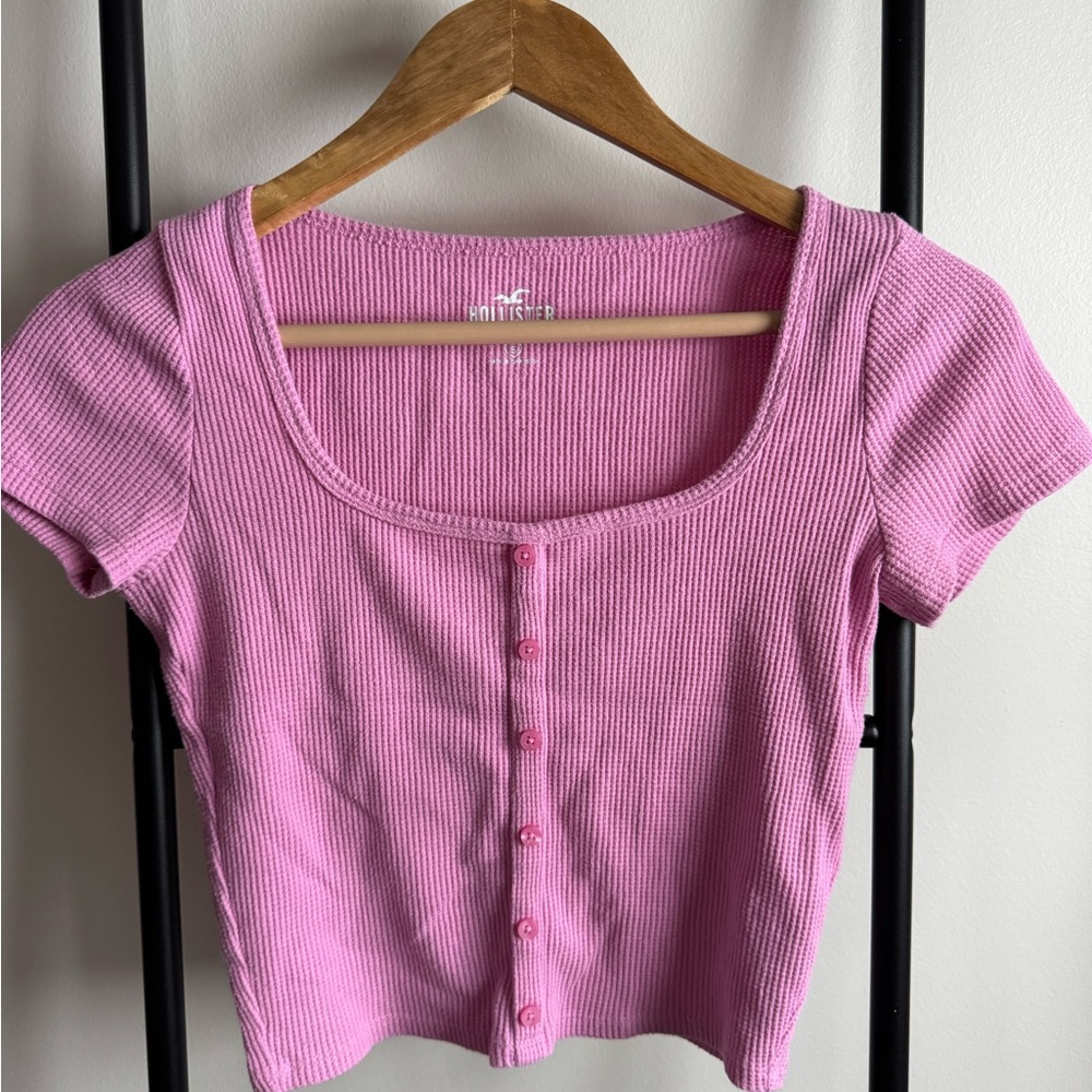 Hollister cropped pink tee